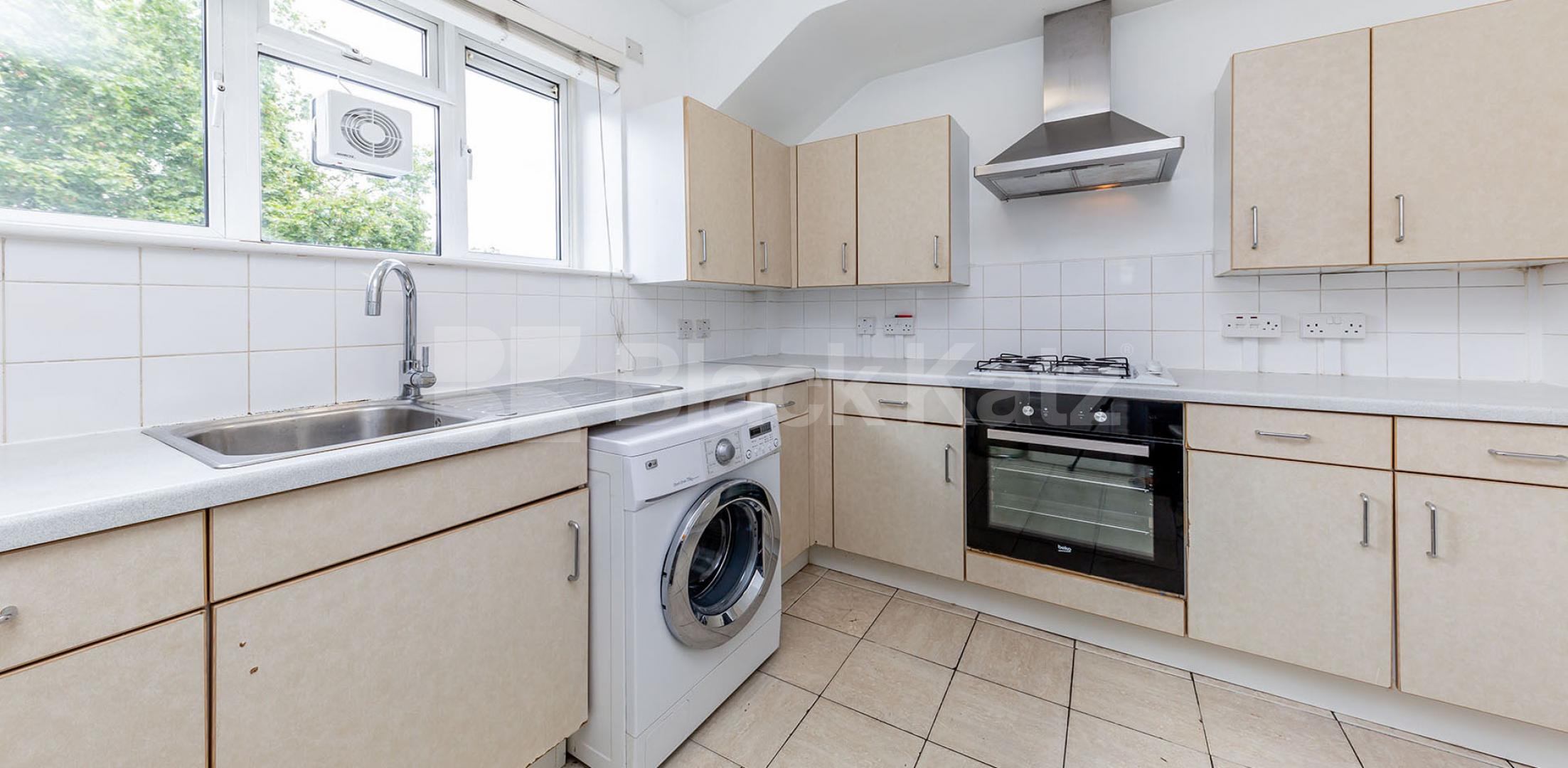 			AMAZING 4 /5 BED IN CAMDEN!, 5 Bedroom, 1 bath, 1 reception Flat			 Crowndale Road, CAMDEN / KINGS CROSS
